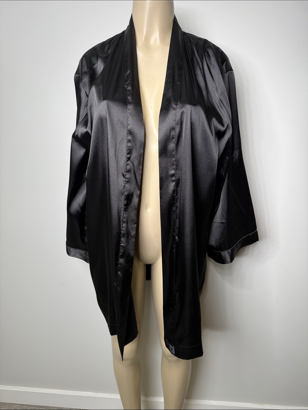 Meshki Black Satin Short Kimono Robe